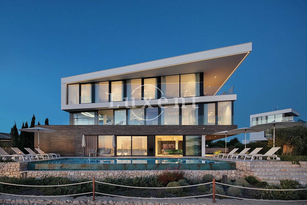 Prodej vily 790 m², pozemek 1300 m², Zadar – fotka 1 z 3
