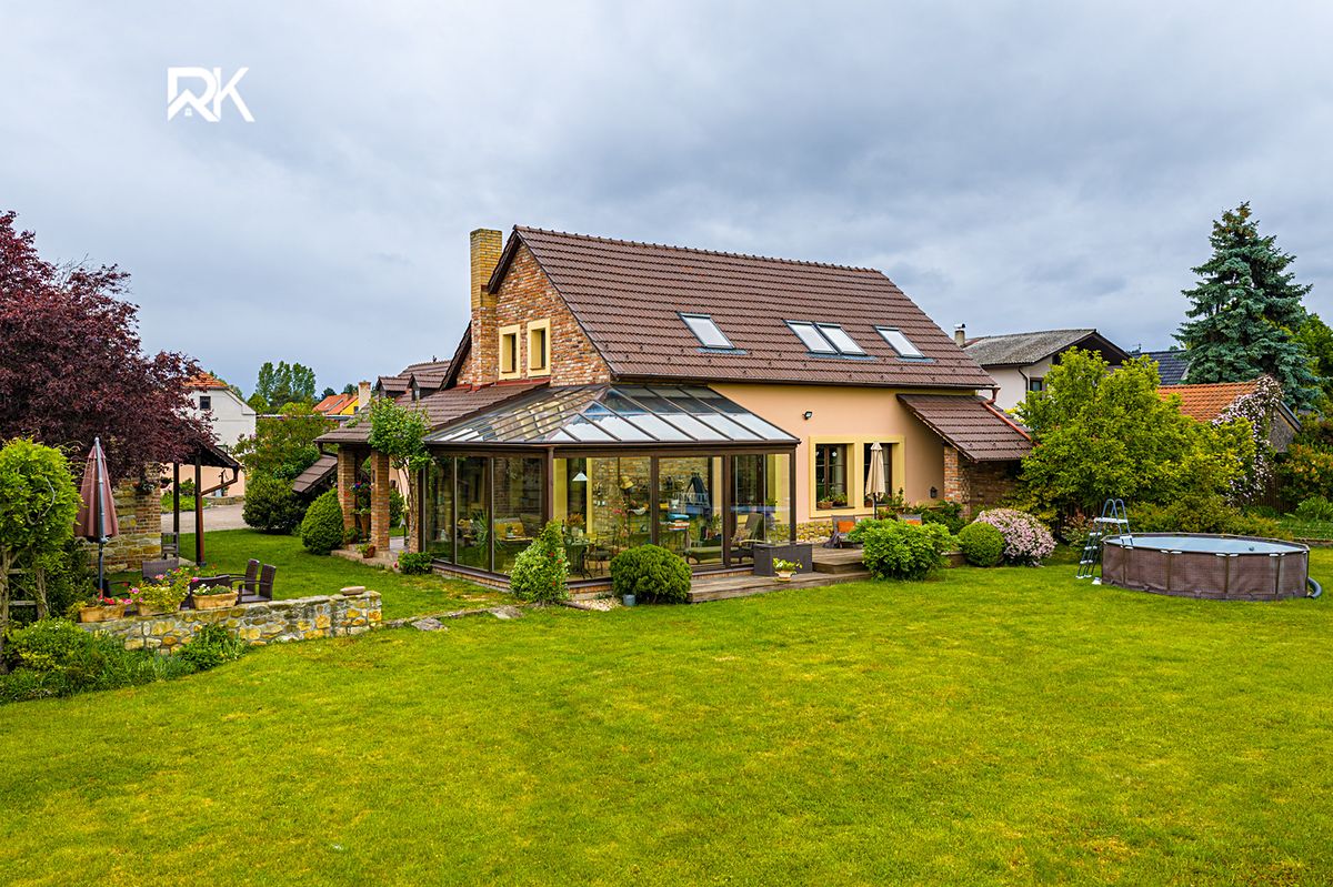 Prodej rodinného domu 375 m², pozemek 12414 m² – fotografie 3