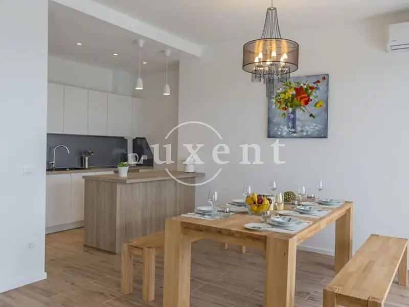 Prodej vily 350 m², pozemek 400 m², Makarska – náhled fotky 2