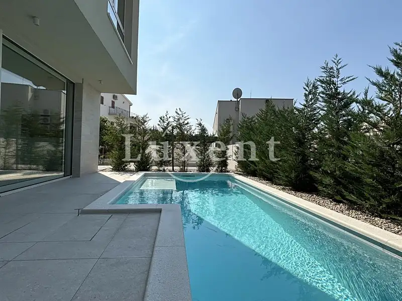 Prodej vily 200 m², pozemek 565 m², Trogir – náhled fotky 1