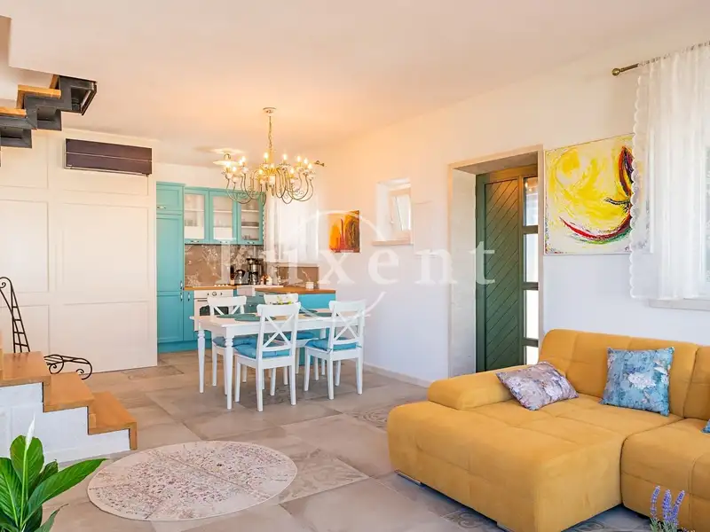 Prodej vily 83 m², pozemek 4722 m², Bol – náhled fotky 2