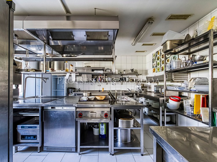 Prodej komerčního prostoru, 900 m² (18 z 29)