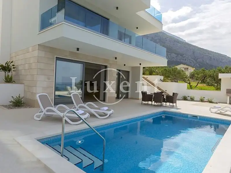 Prodej vily 350 m², pozemek 400 m², Makarska – náhled fotky 1