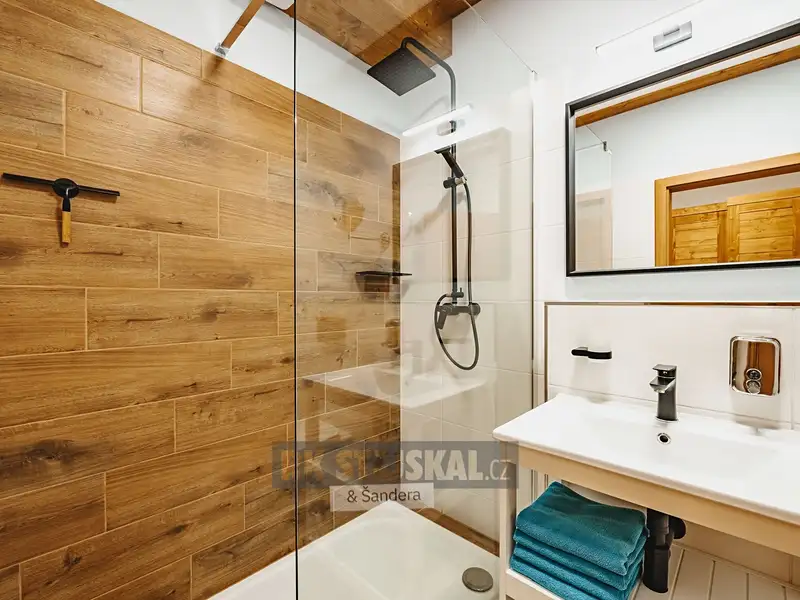 Pronájem bytu 2+kk 54 m², Frymburk – náhled fotky 1