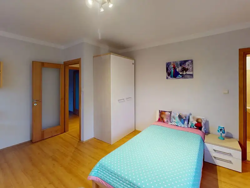 Prodej rodinného domu 424 m², pozemek 1557 m², Hradištko – náhled fotky 3