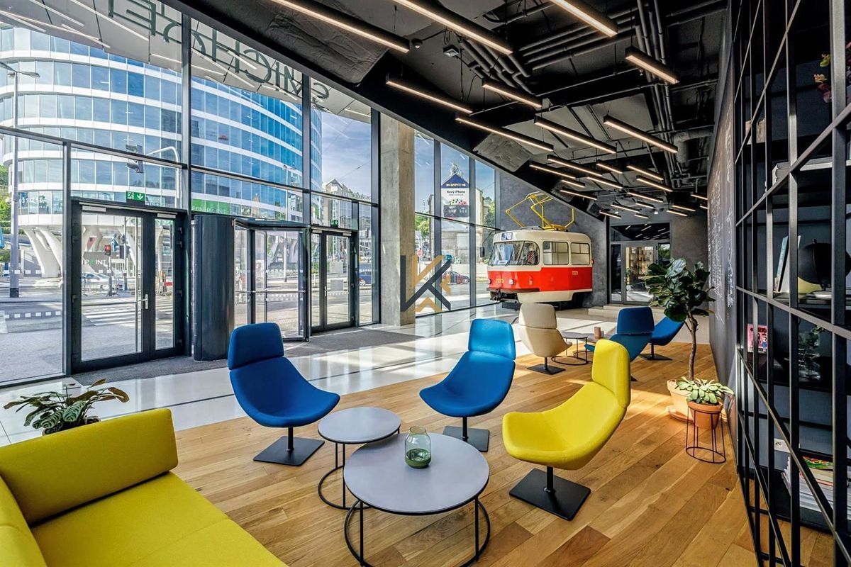 Pronájem kanceláře 1316 m² – fotografie 2