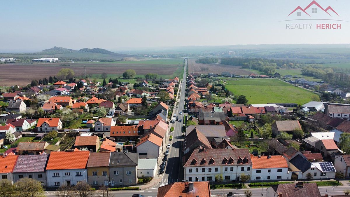 Prodej vícegeneračního domu 300 m², pozemek 947 m² – fotografie 4