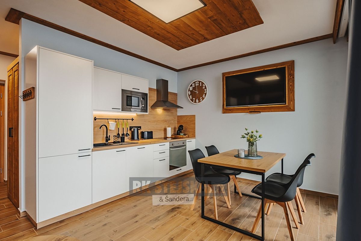 Pronájem bytu 1+kk 38 m², Frymburk – fotka 1 z 3