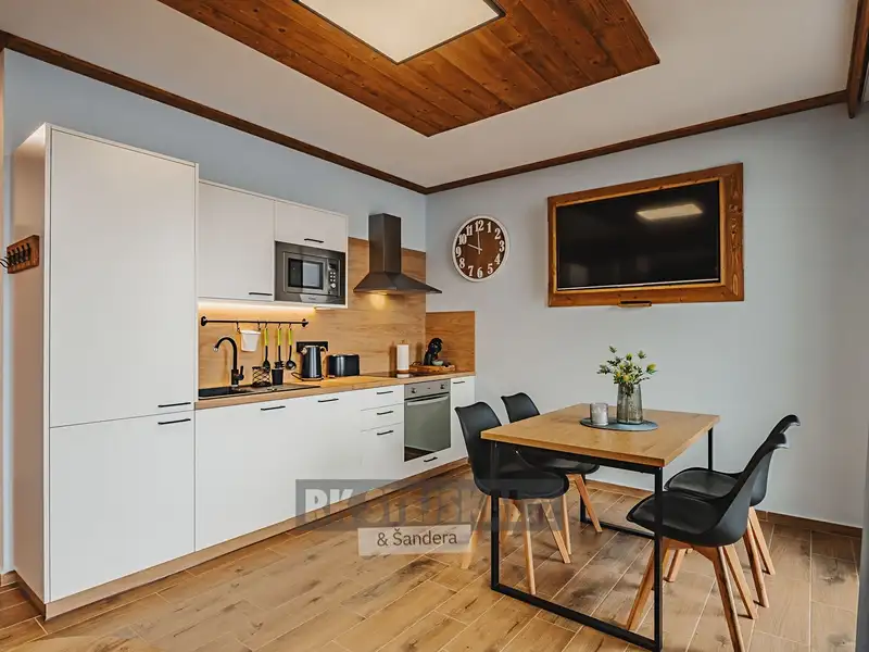 Pronájem bytu 1+kk 38 m², Frymburk – náhled fotky 1