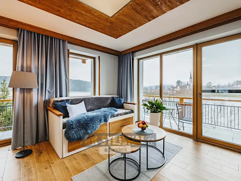 Pronájem bytu 2+kk 54 m², Frymburk – náhled fotky 1