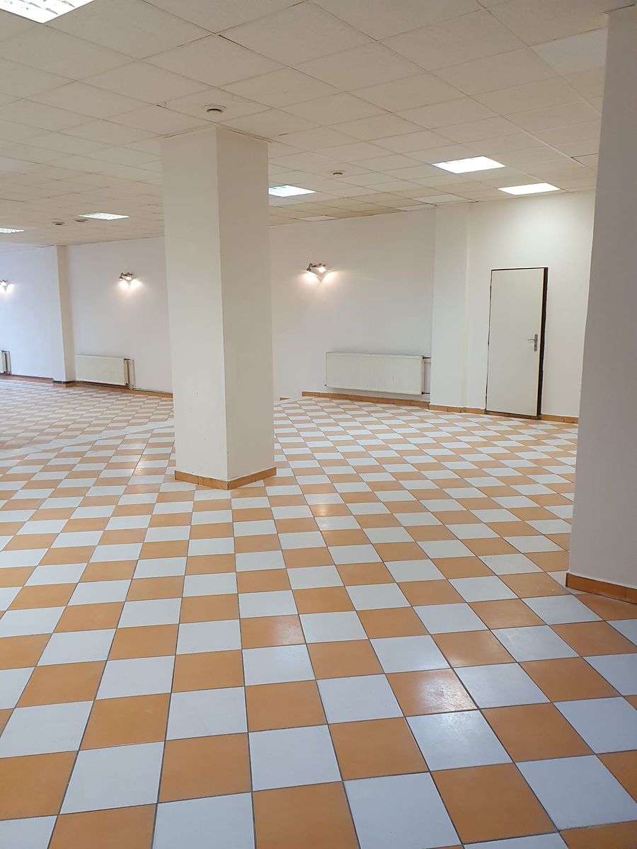 Pronájem obchodního prostoru 215 m² – fotografie 2