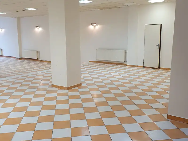 Pronájem obchodního prostoru 215 m², Kutná Hora – náhled fotky 2