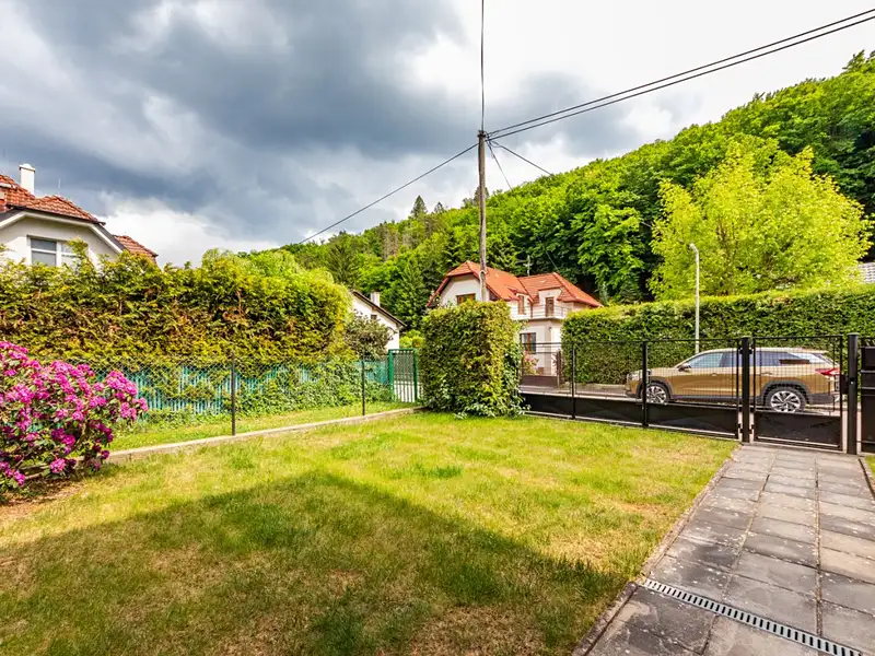 Prodej rodinného domu 230 m², pozemek 722 m², Měchenice – náhled fotky 2