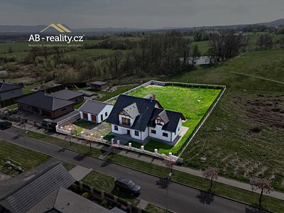Prodej rodinného domu 243 m², pozemek 2015 m²