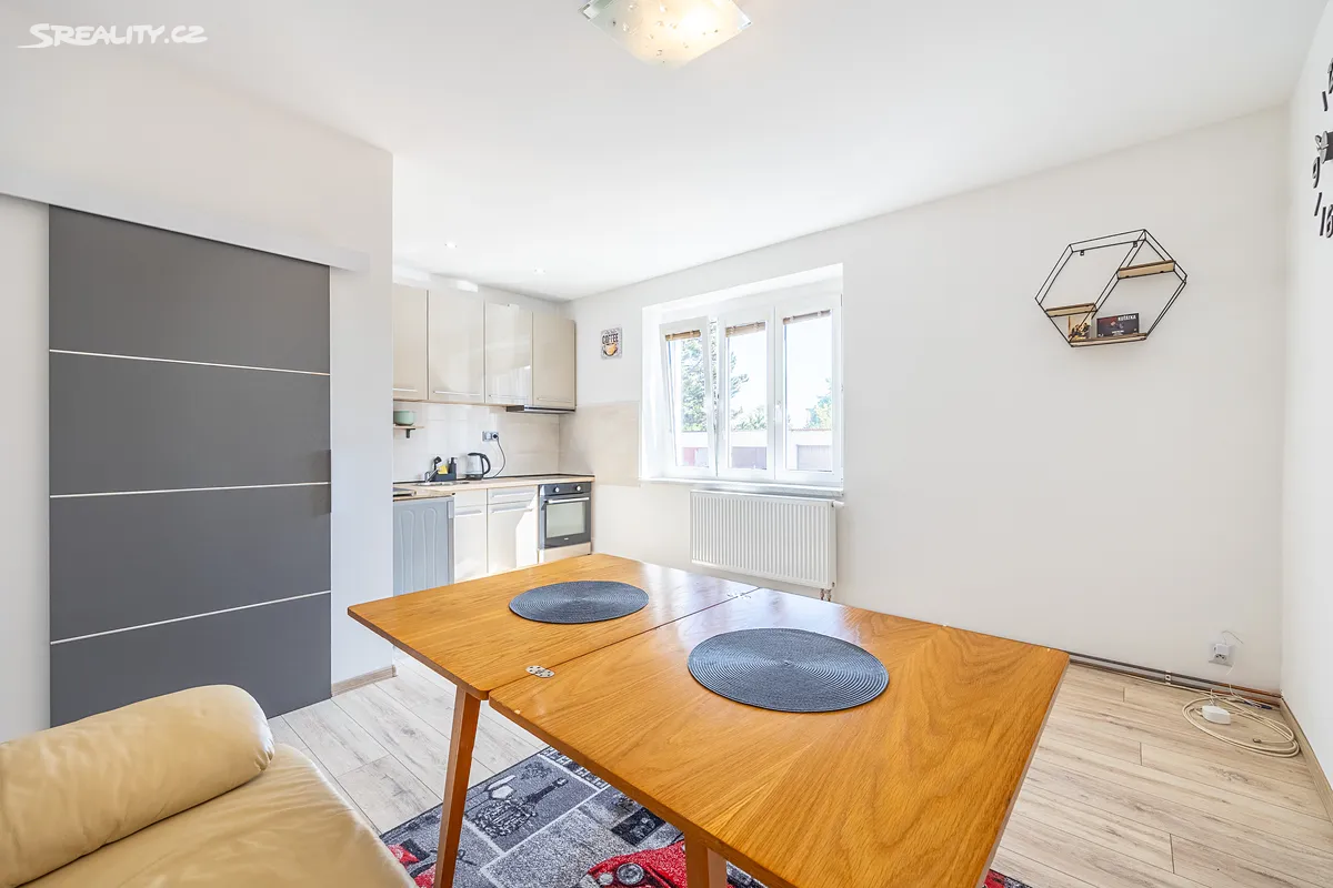 Prodej rodinného domu 198 m², pozemek 831 m² – další