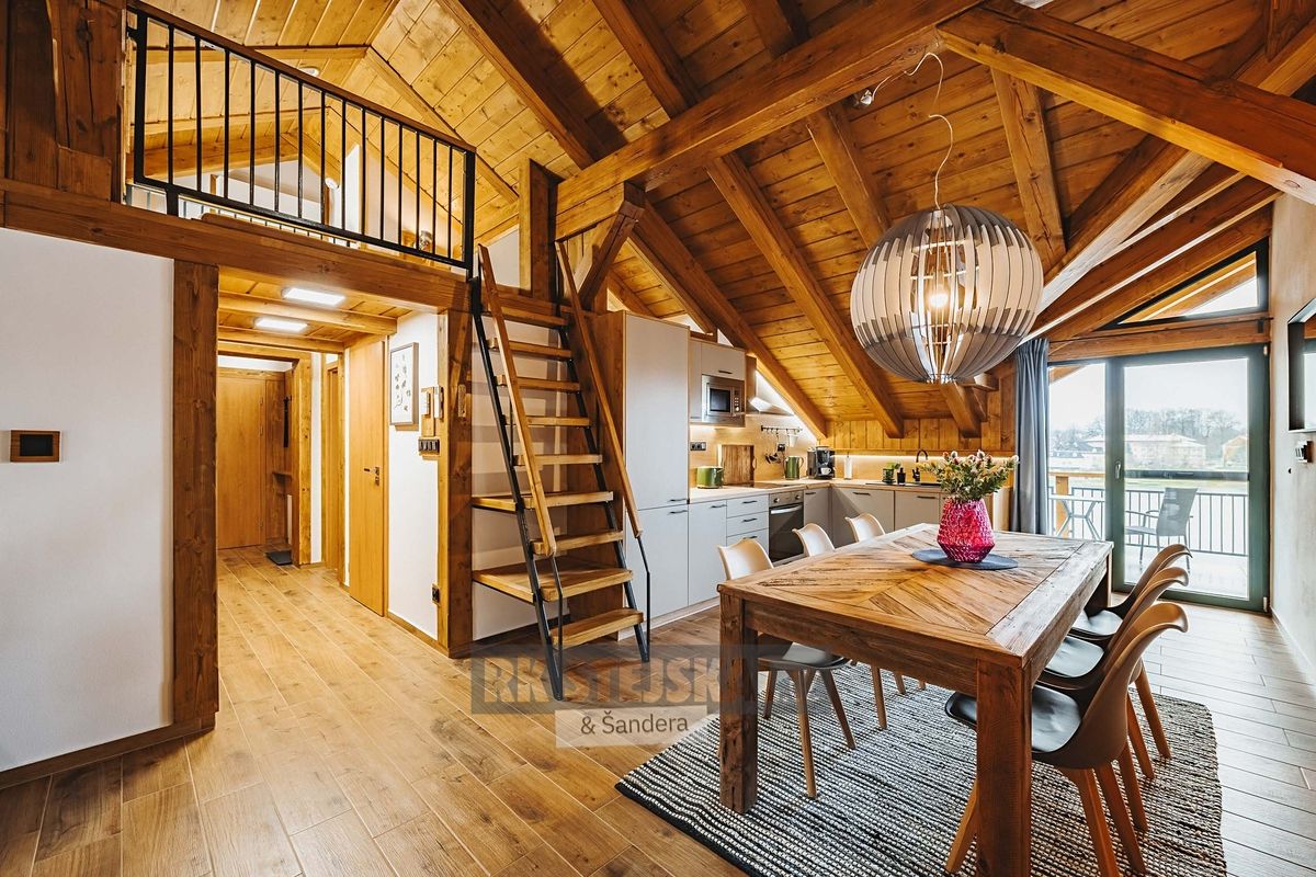Pronájem bytu 4+kk 116 m² – fotografie 3