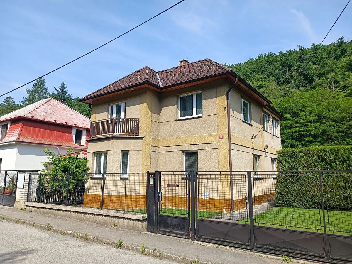 Prodej rodinného domu 230 m², pozemek 722 m² – fotografie 4