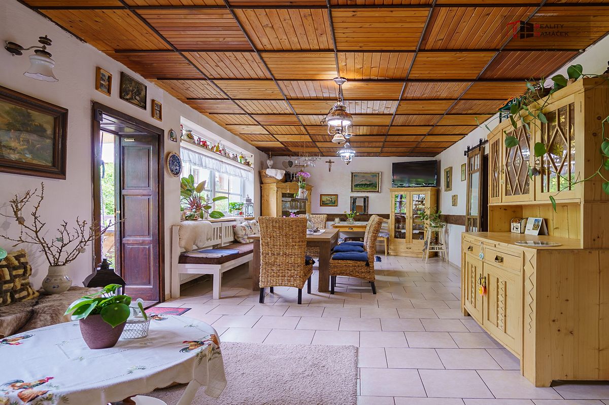 Prodej rodinného domu 421 m², pozemek 443 m² – fotografie 3