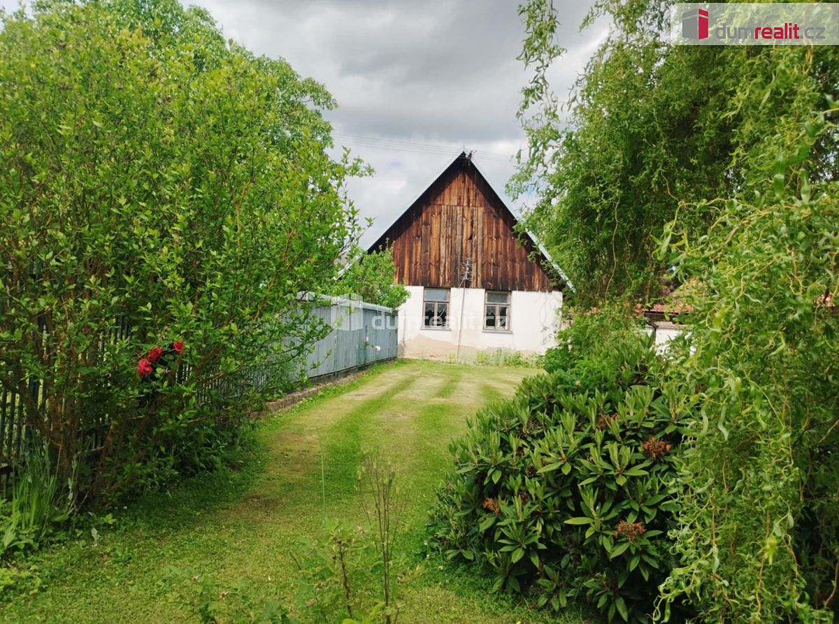 Prodej rodinného domu 100 m², pozemek 1765 m²