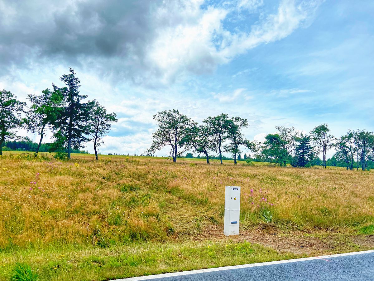 Prodej stavebního pozemku 875 m² – fotografie 2