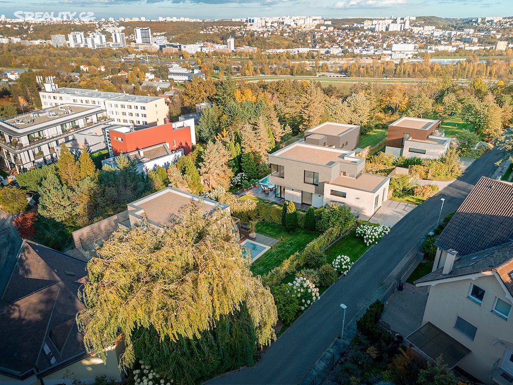 Prodej  rodinného domu 174 m², pozemek 2 590 m² – další