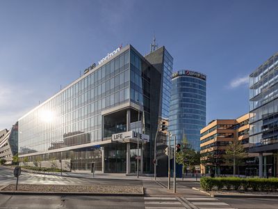 Pronájem kanceláře 2000 m²