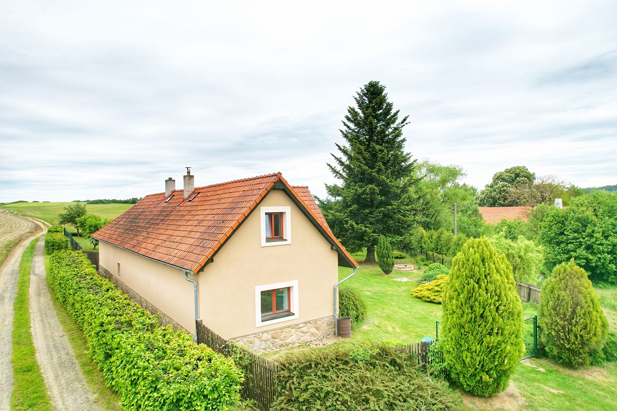 Prodej rodinného domu 110 m², pozemek 3618 m²