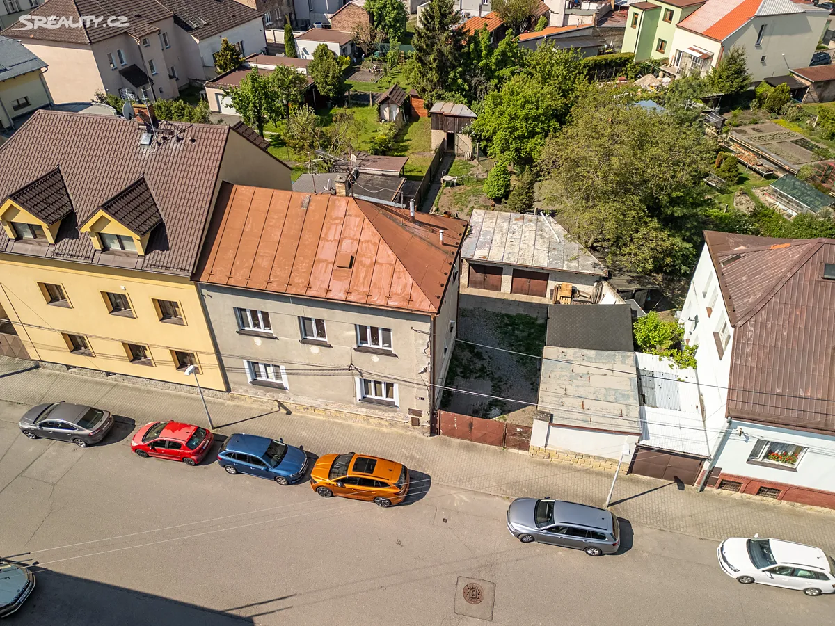 Prodej rodinného domu 198 m², pozemek 831 m² – pohled 2