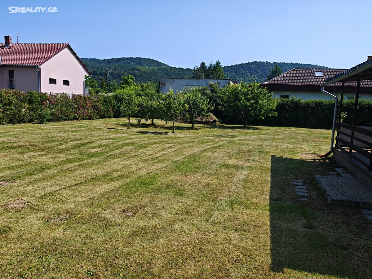 Prodej stavebního pozemku 1047 m² – pohled 3