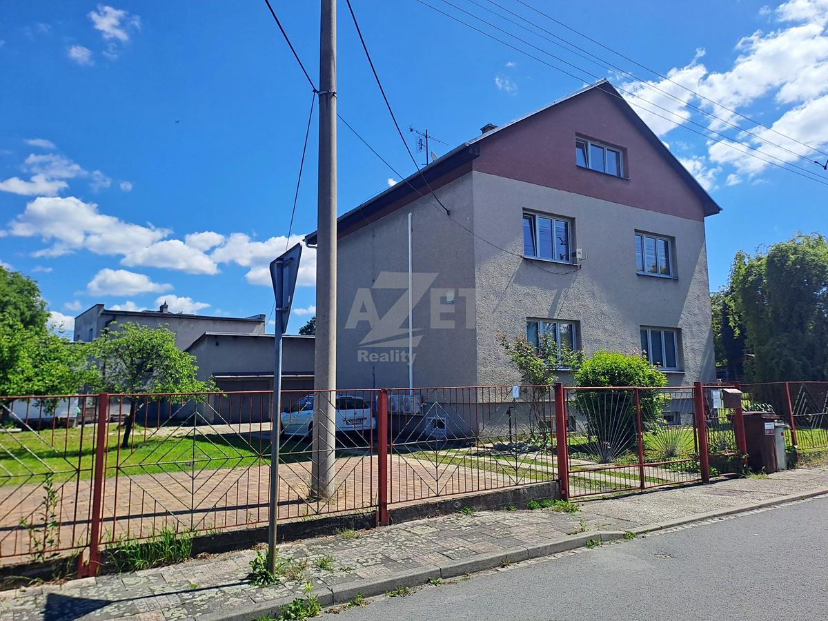 Prodej rodinného domu 290 m², pozemek 1756 m²