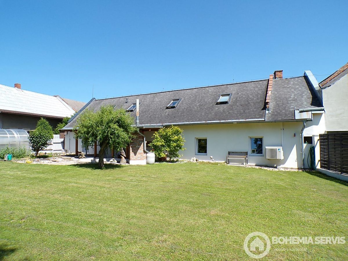 Prodej vícegeneračního domu 225 m², pozemek 1540 m² – fotografie 2
