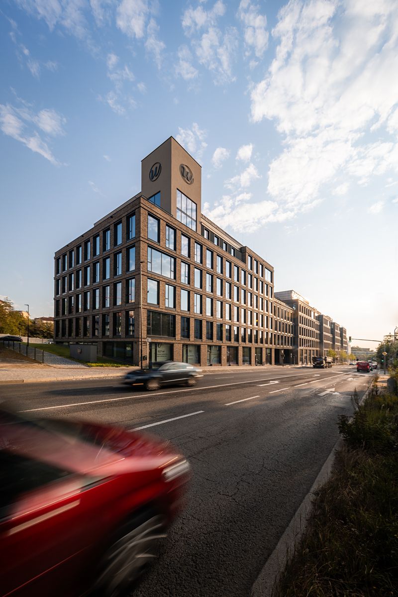 Pronájem kanceláře 1200 m² – fotografie 4