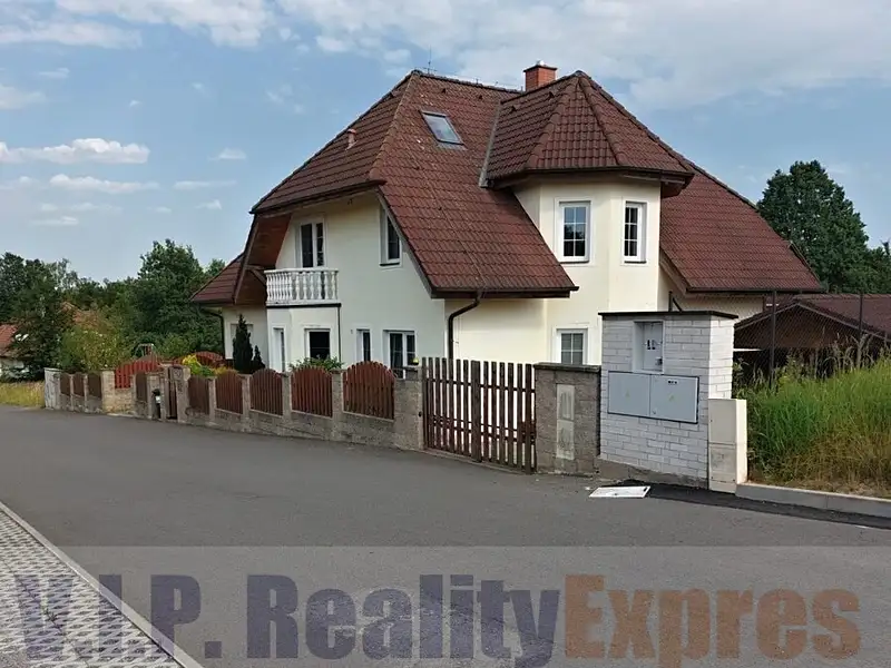 Prodej vily 340 m², pozemek 1095 m², Popovičky – náhled fotky 3