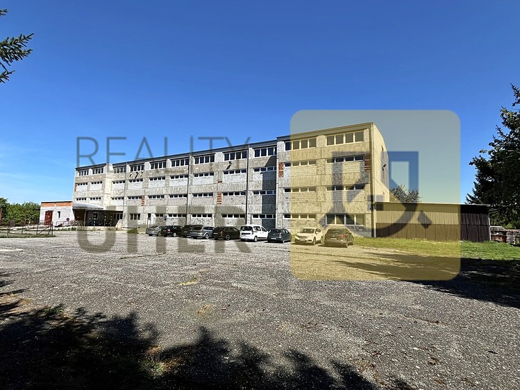 Prodej komerčního prostoru, 7 300 m² (2 z 12)