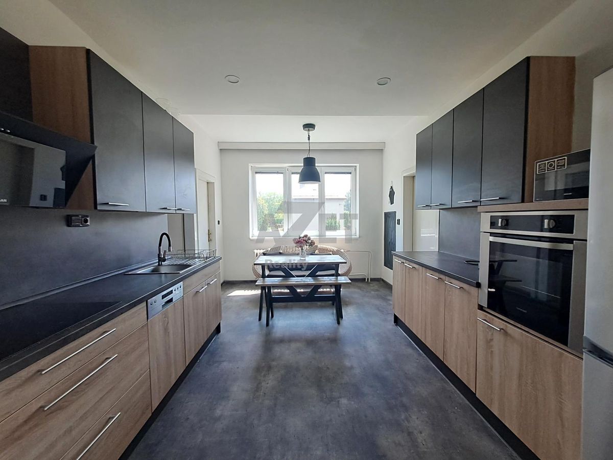 Prodej rodinného domu 290 m², pozemek 1756 m² – fotografie 2