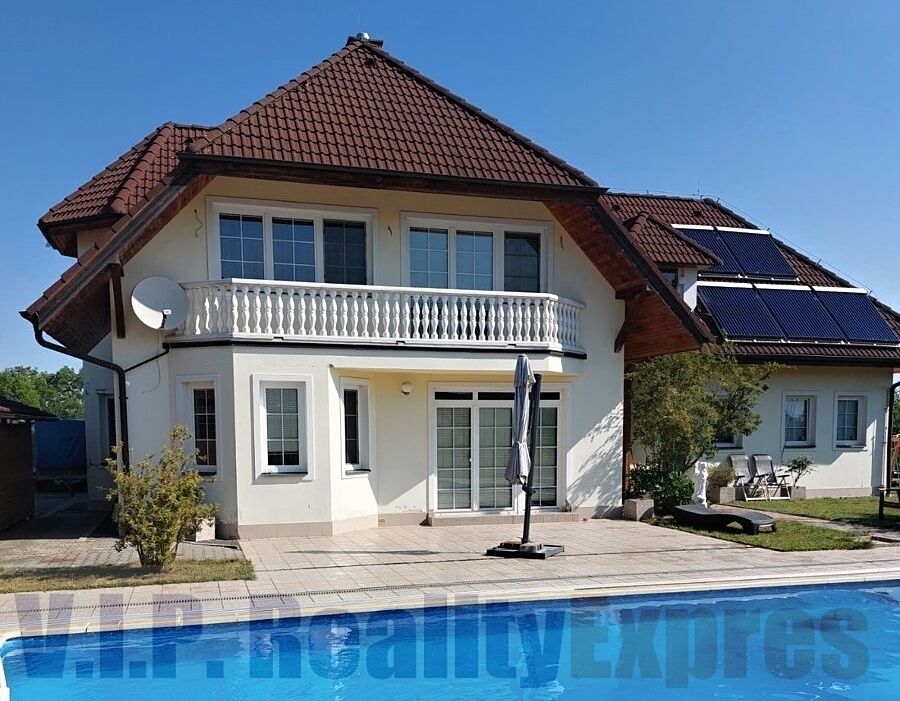 Prodej vily 340 m², pozemek 1095 m²