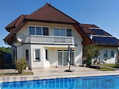 Prodej vily 340 m², pozemek 1095 m²