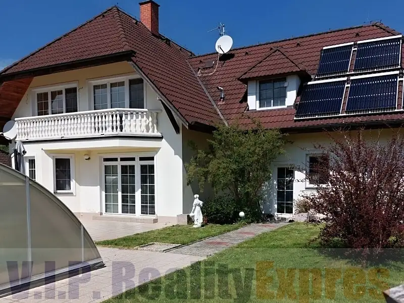Prodej vily 340 m², pozemek 1095 m², Popovičky – náhled fotky 2