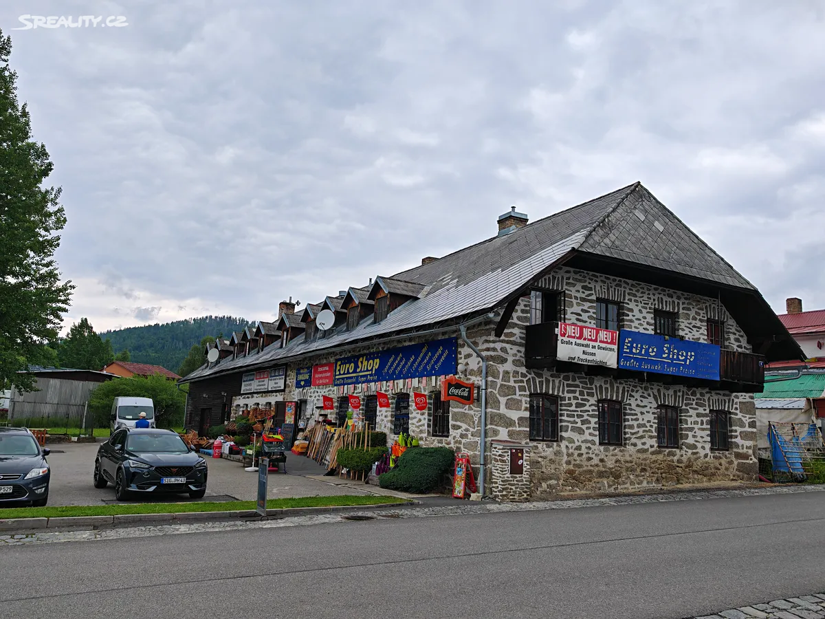 Prodej obchodního prostoru 400 m², Strážný