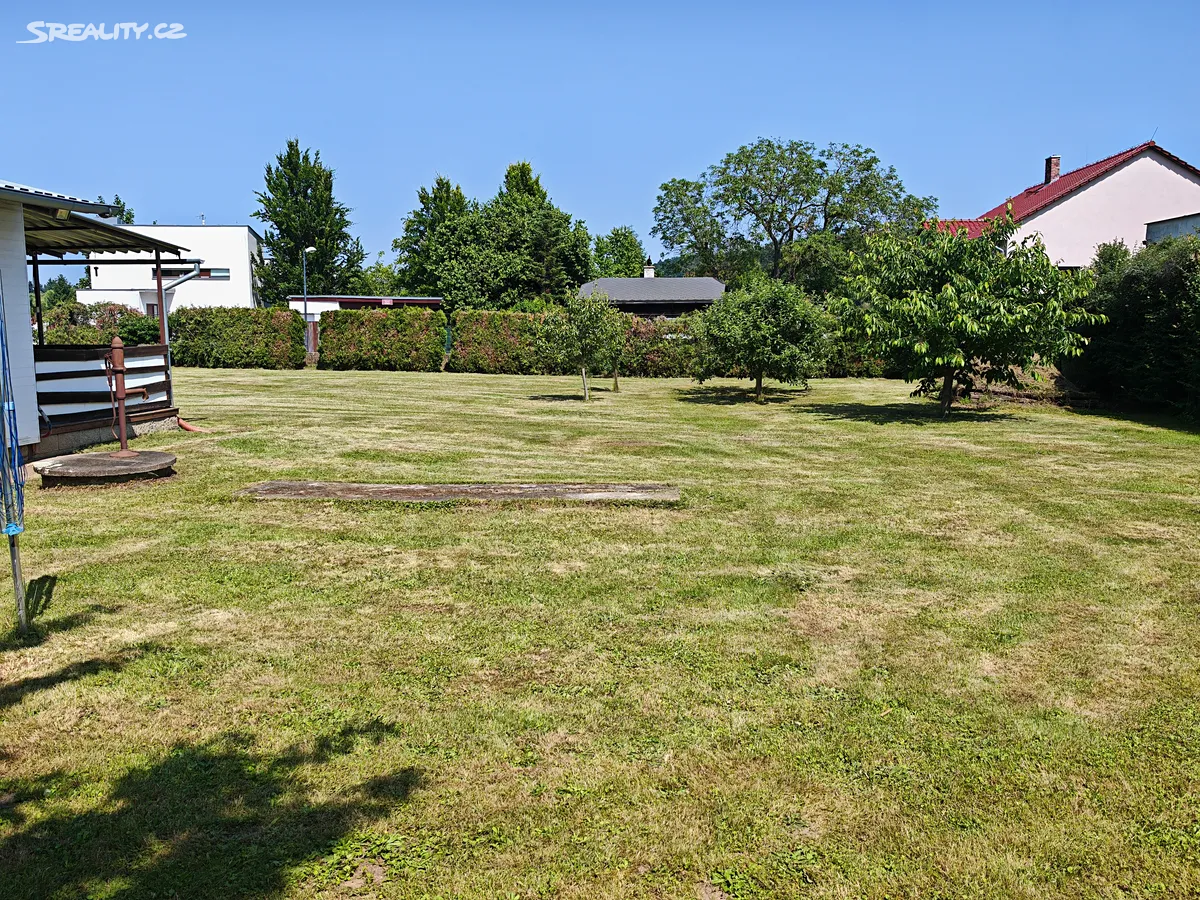 Prodej stavebního pozemku 1047 m² – pohled 2