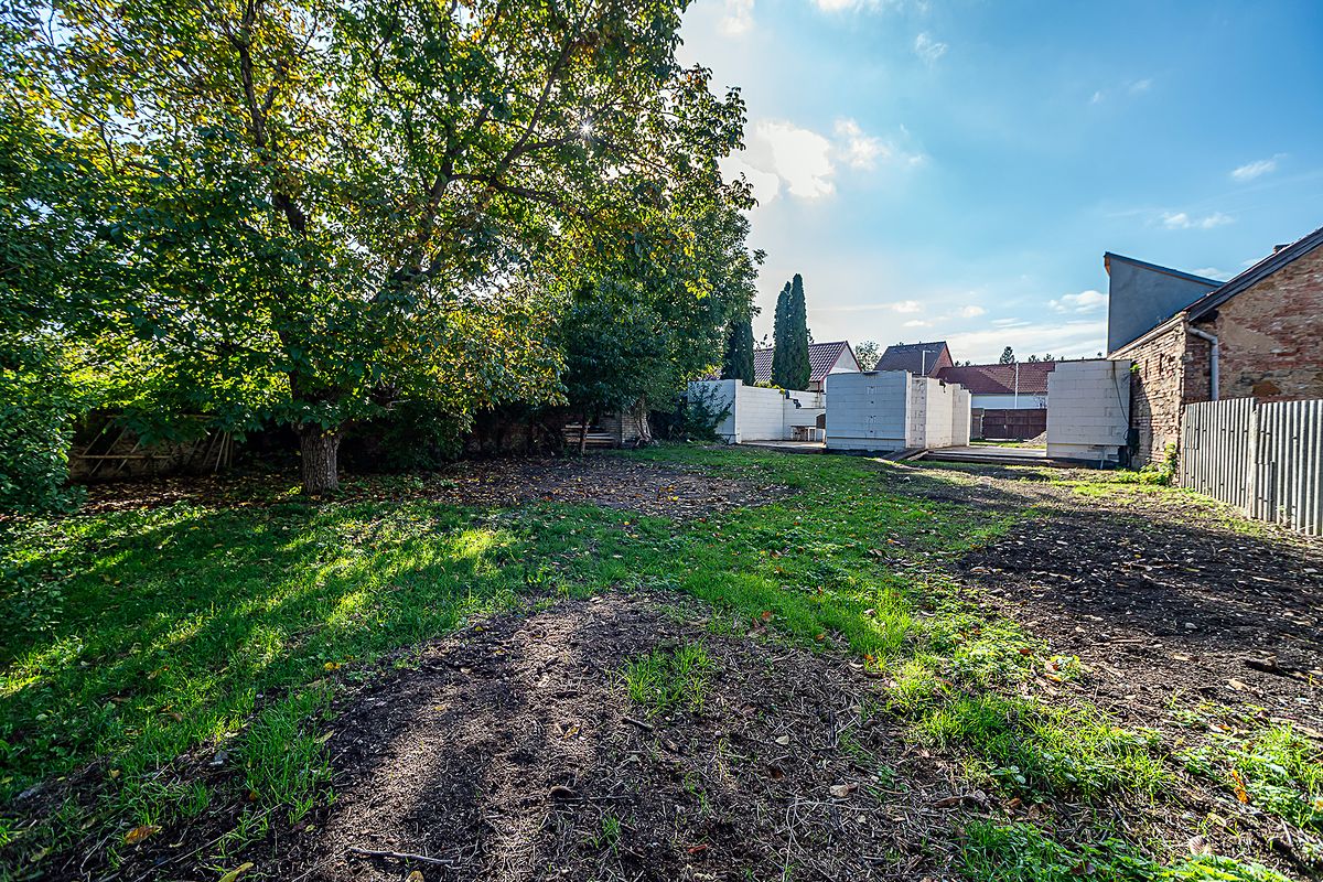 Prodej stavebního pozemku 717 m², Mochov – fotka 1 z 3