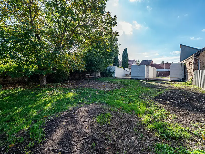 Prodej stavebního pozemku 717 m², Mochov – náhled fotky 1