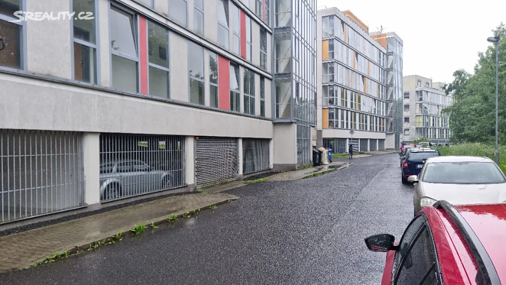 Pronájem garážového stání 16 m² – pohled 4