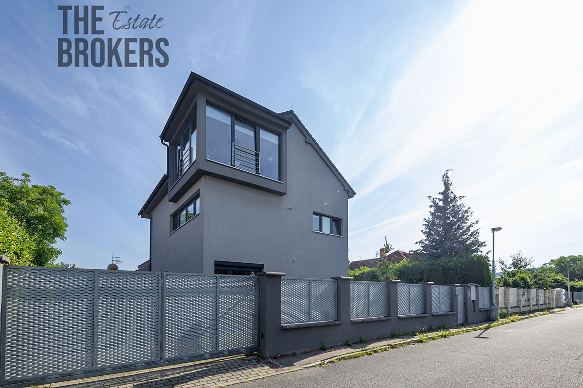 Prodej vily 300 m², pozemek 858 m²