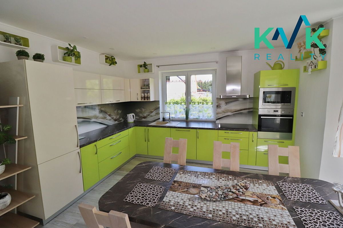 Prodej rodinného domu 200 m², pozemek 550 m² – fotografie 3