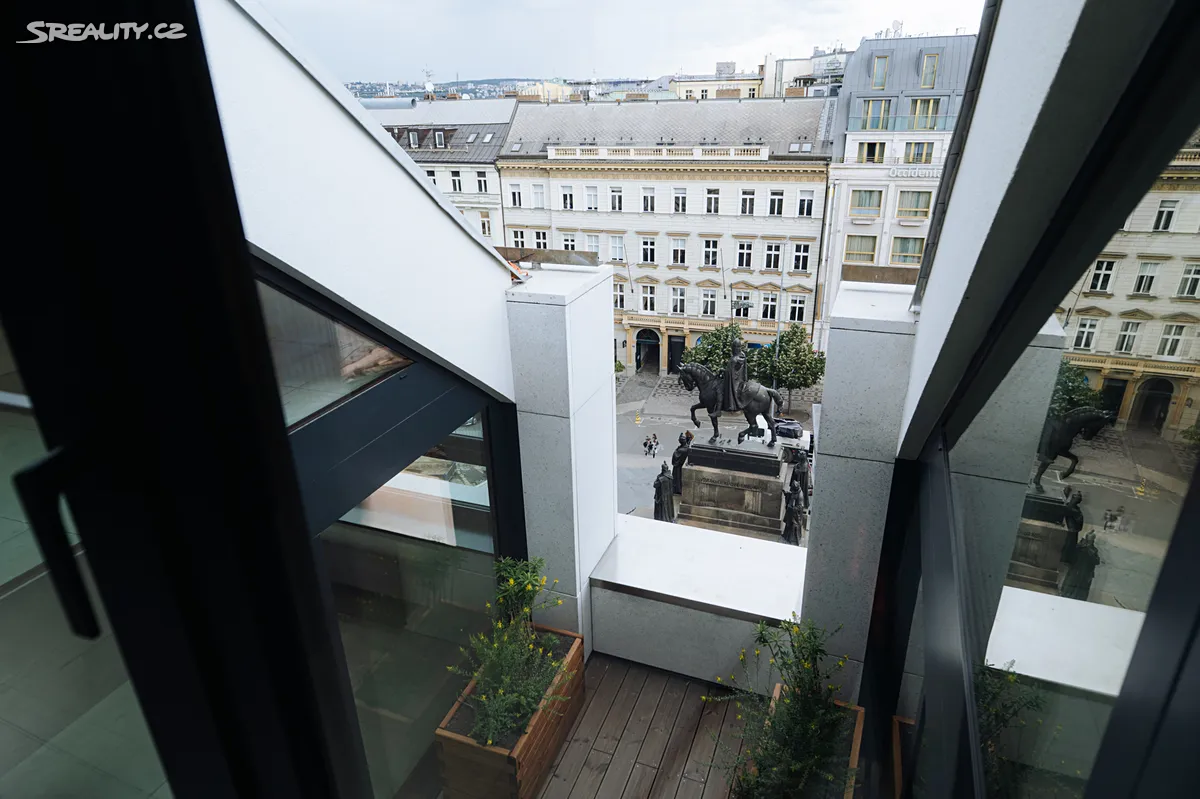 Pronájem kanceláře 327 m², Praha