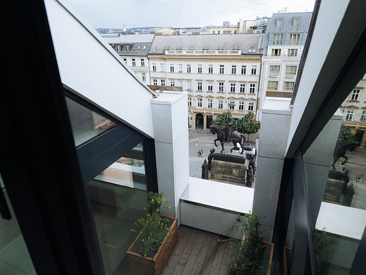 Pronájem komerčního prostoru, 326 m² (1 z 20)