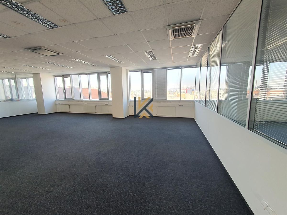 Pronájem kanceláře 285 m²