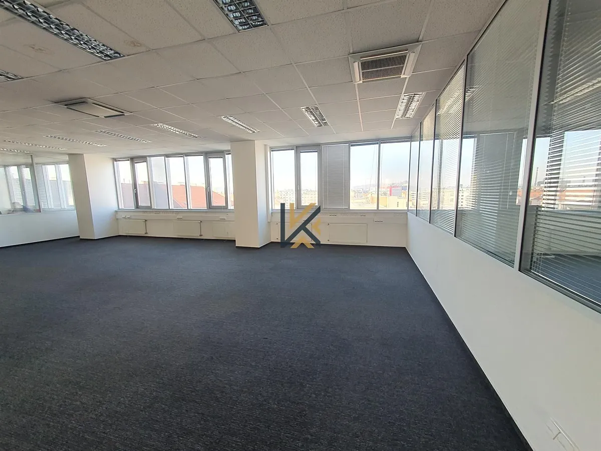 Pronájem kanceláře 285 m²