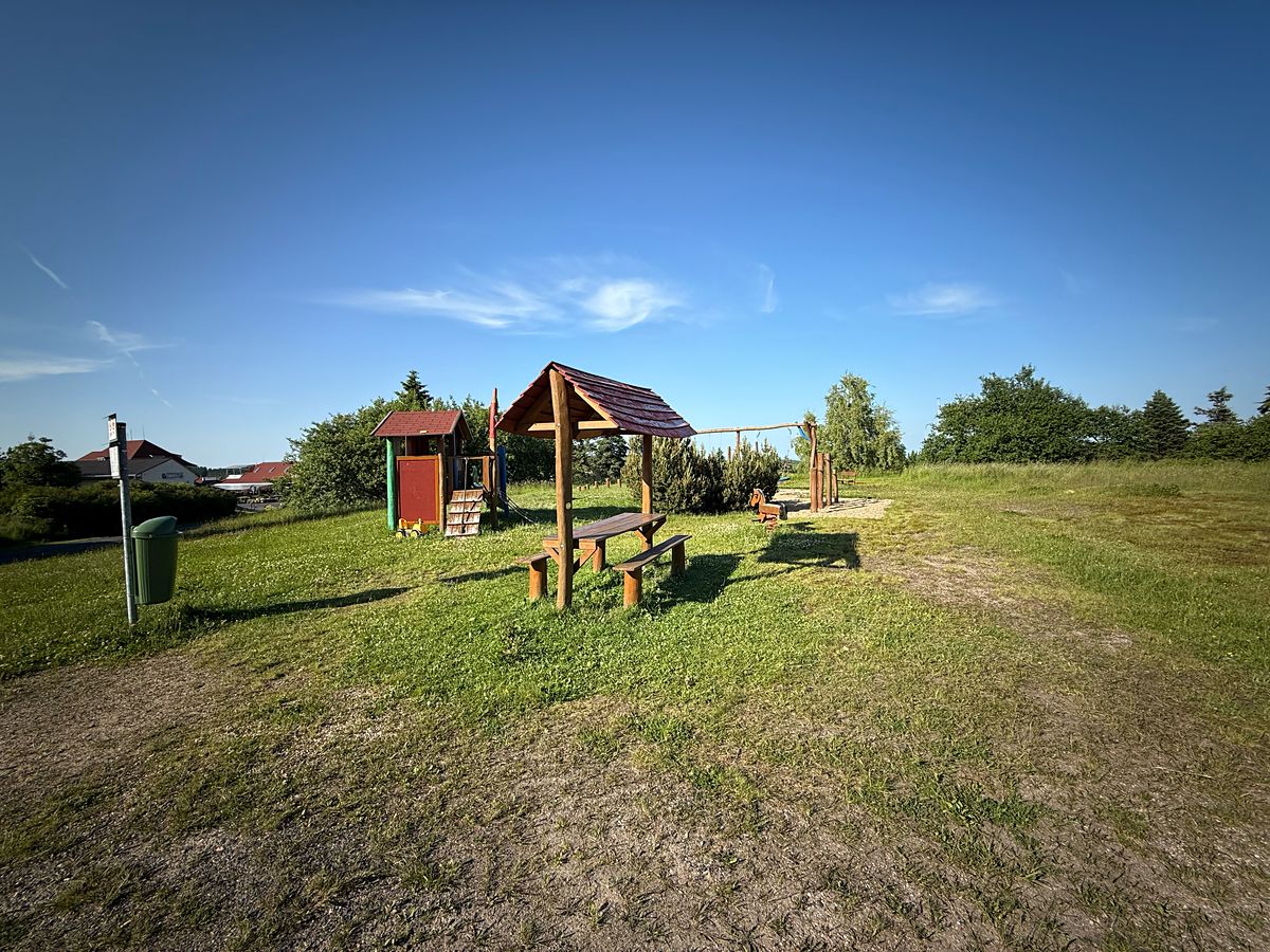Prodej stavebního pozemku 1200 m² – fotografie 4